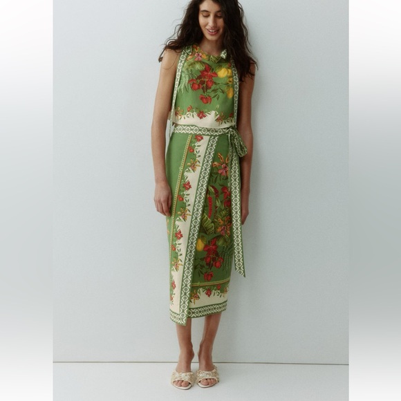 H&M NWT Crop Top ONLY part of a Coord set with Wrap Skirt Botanical Floral Print - Picture 8 of 17